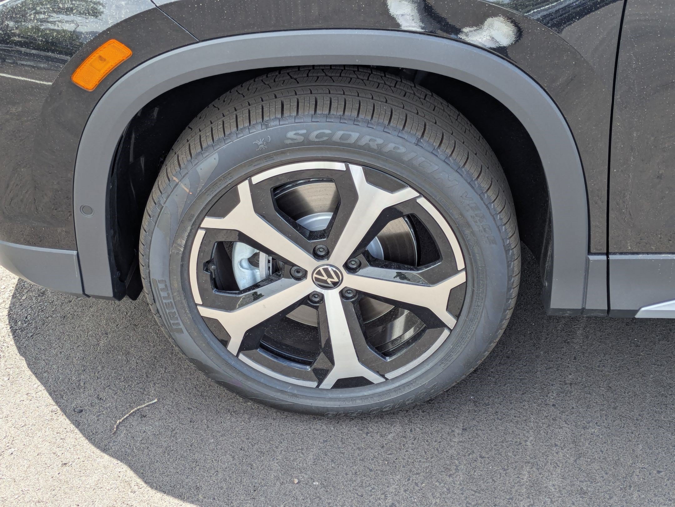 New 2026 Deep Black Pearl Volkswagen SE image 15