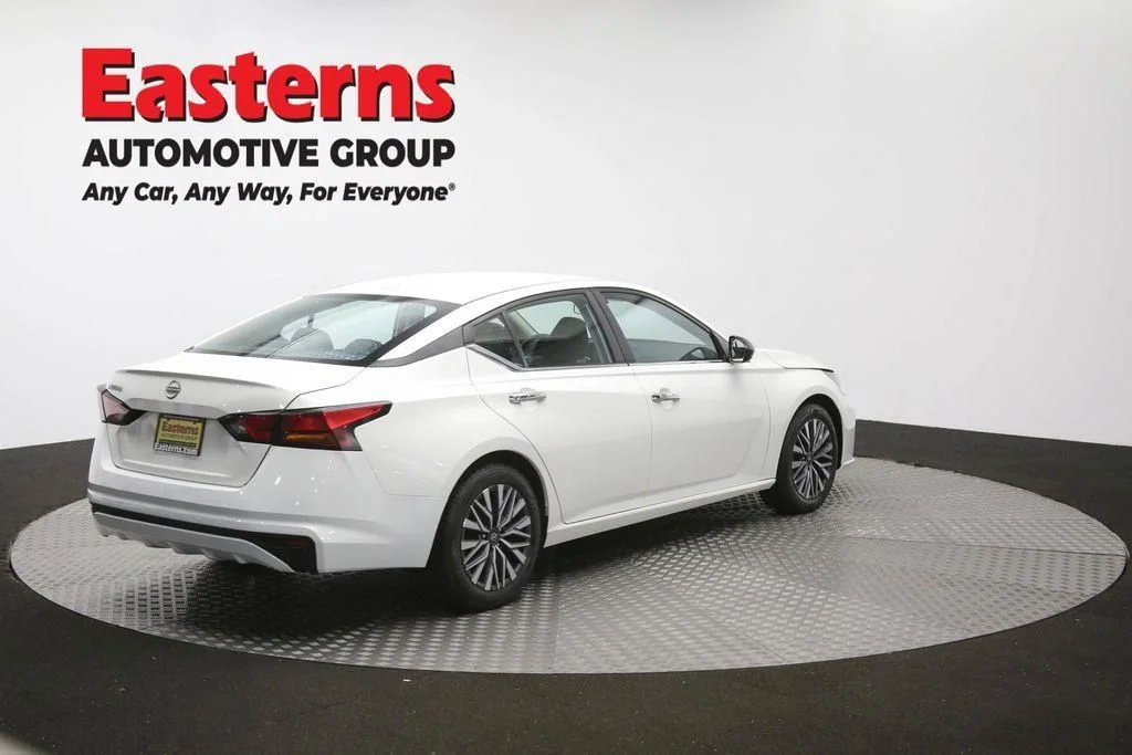 Used 2025 White Nissan 2.5 SV image 44