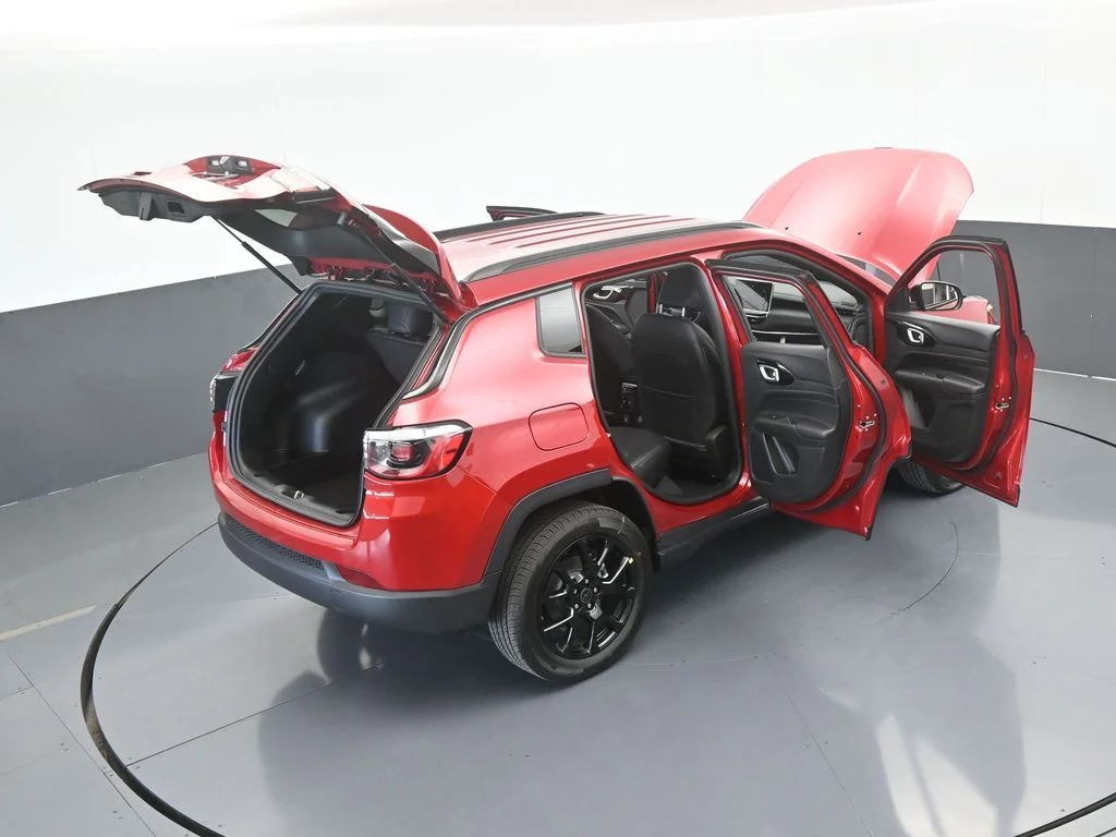 New 2026 Red Hot Pearlcoat Jeep Latitude image 61