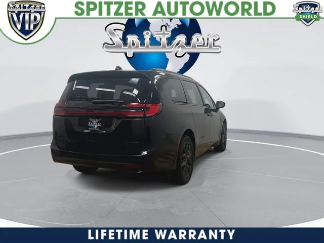 New 2026 Diamond Black Crystal Pearl-Coat Exterior Paint Chrysler Limited image 9