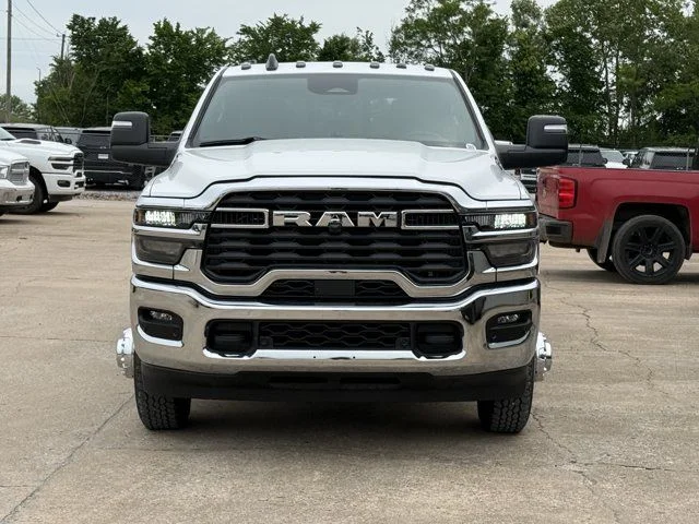 New 2026 Bright White Clear-Coat Exterior Paint RAM Tradesman image 12