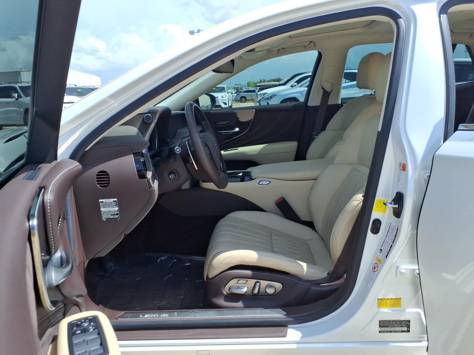 Used 2019 Eminent White Pearl Lexus Base image 15