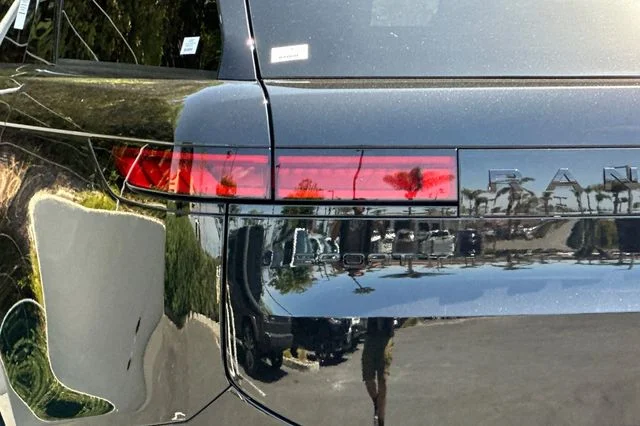 New 2026 Santorini Black Land Rover Dynamic SE image 26