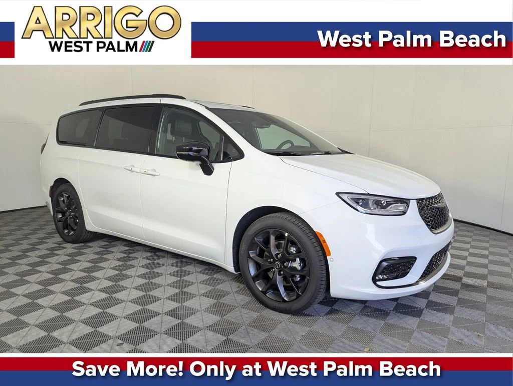 2026 Chrysler Pacifica Limited's photo
