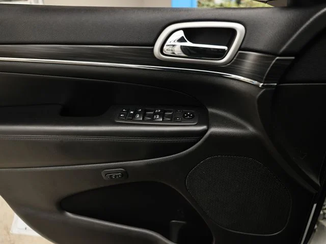 Used 2019 Bright White Clearcoat Jeep Limited image 15