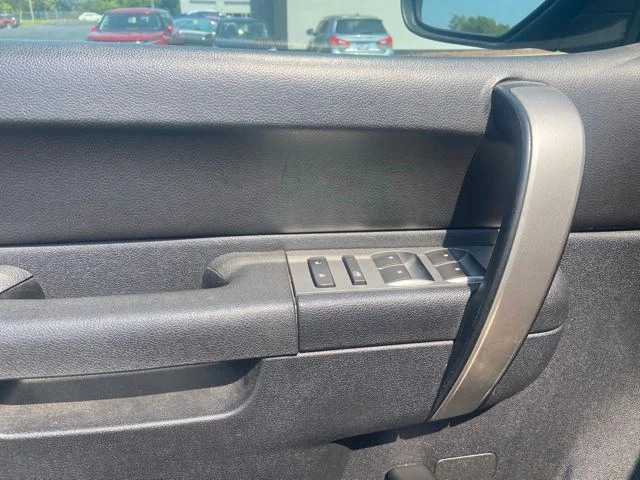 Used 2013 Gray GMC SLE image 7