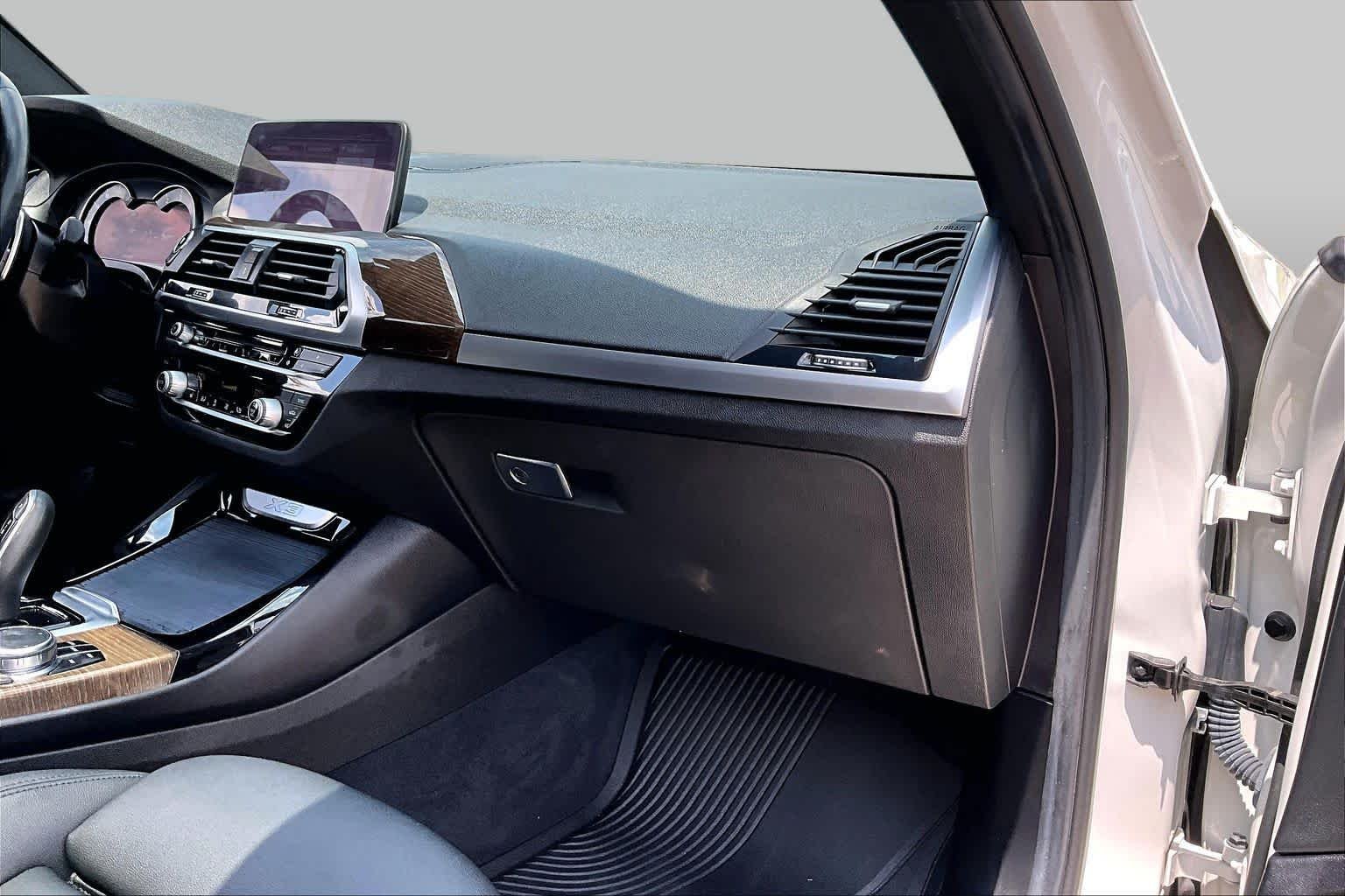 Used 2019 Alpine White BMW sDrive30i image 26