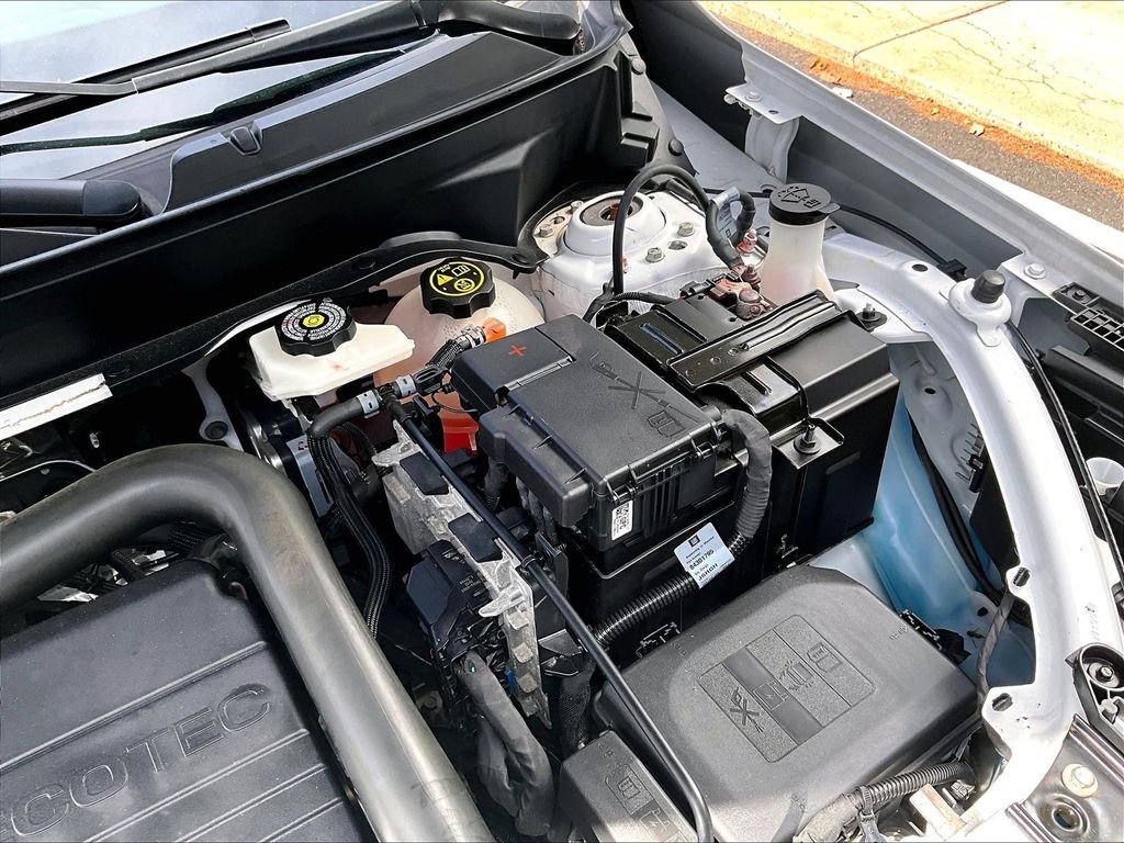 Used 2023 White GMC SLE image 30