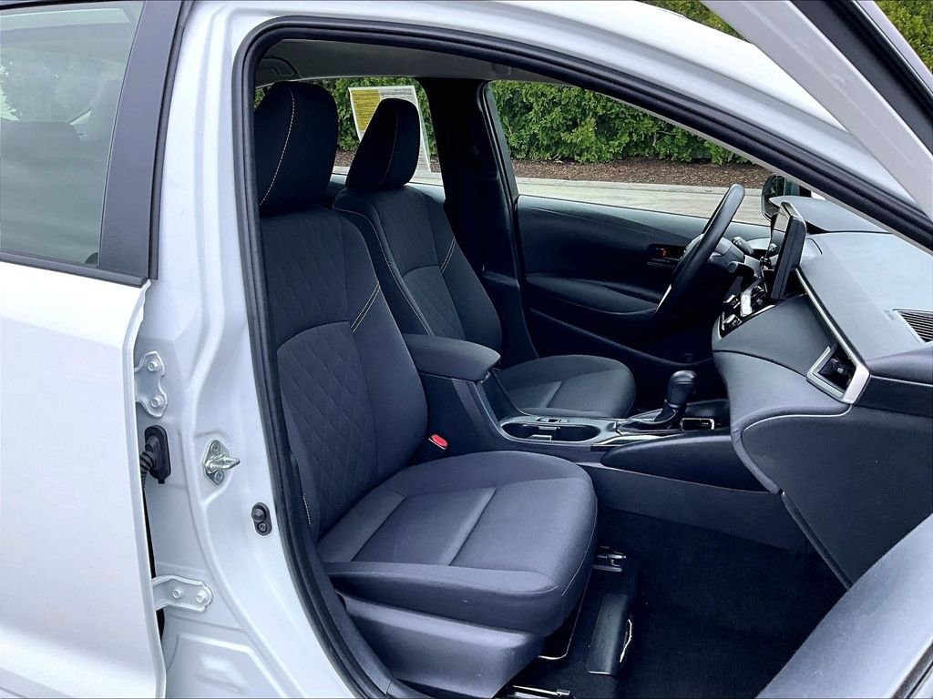 Used 2023 White Toyota LE image 11