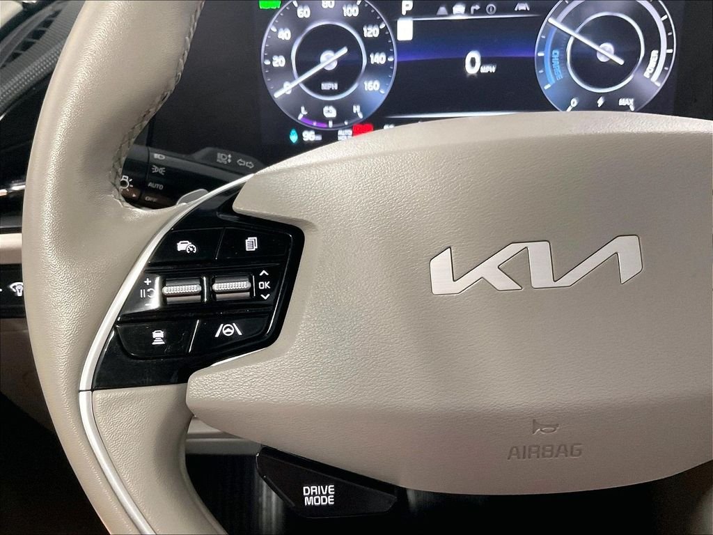 Used 2023 Green Kia Wind image 22