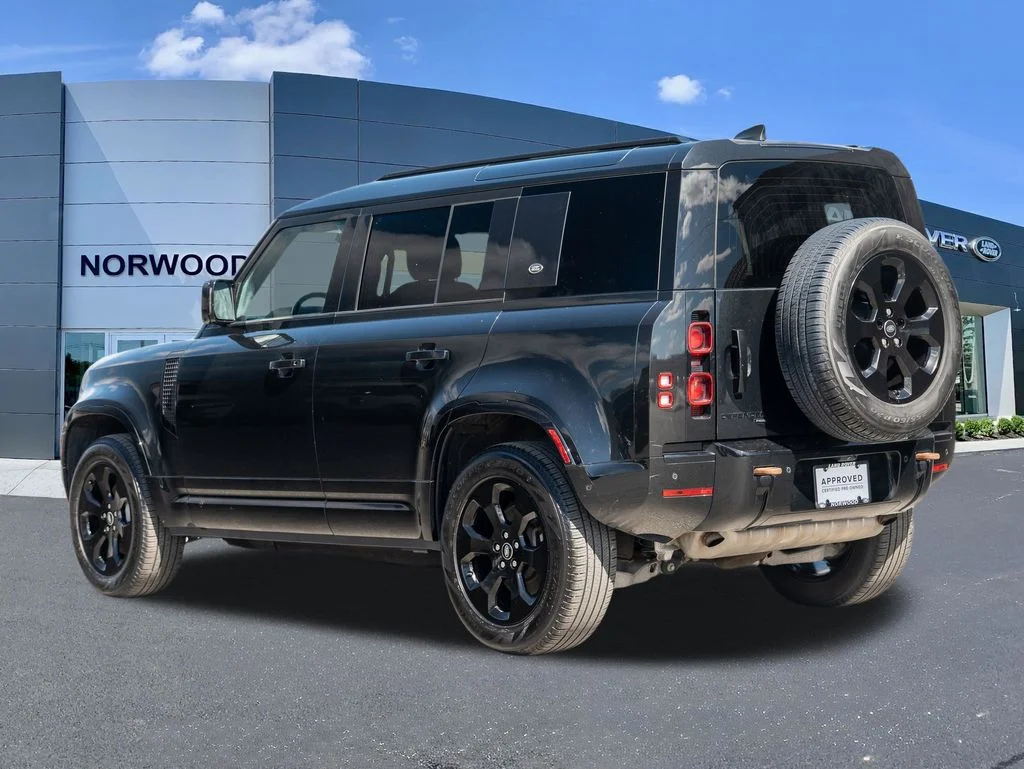 Used 2023 Black Land Rover X-Dynamic SE image 6