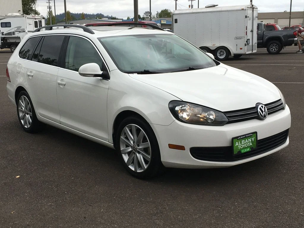 Used 2013  Volkswagen 2.0L TDI image 9