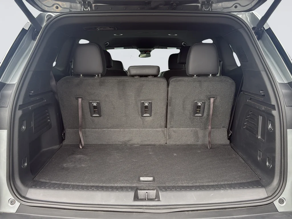 Used 2024 Silver GMC Elevation image 31