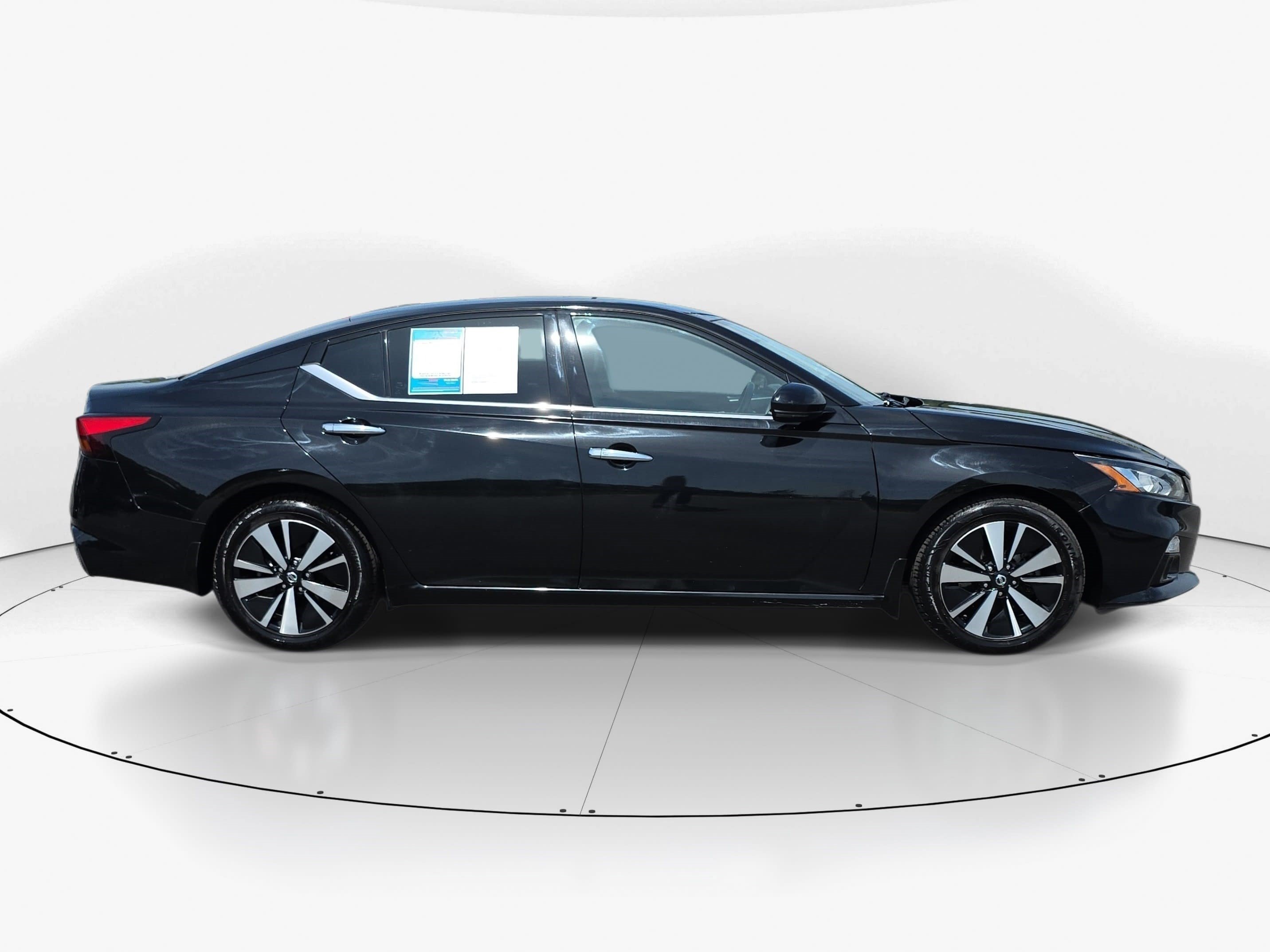 Used 2021 Super Black Nissan 2.5 SL image 2