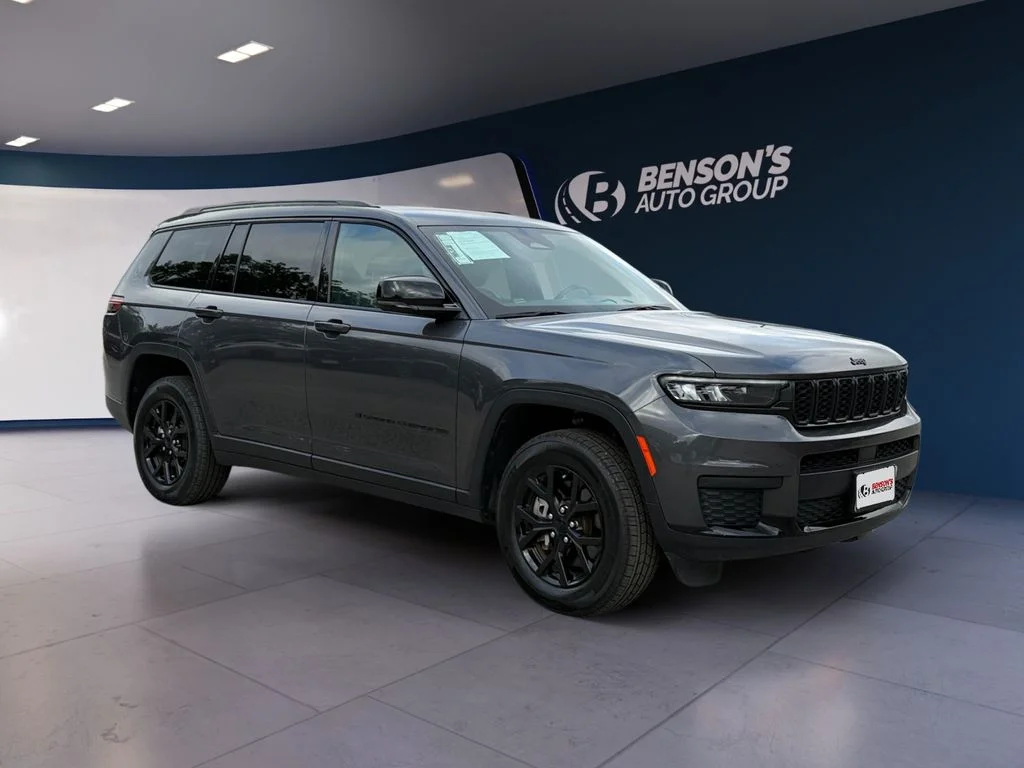 Used 2024 Gray Jeep Altitude image 7