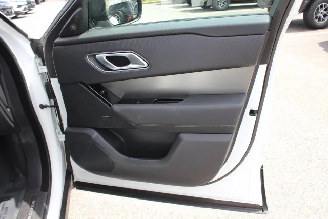 Used 2022 White Land Rover S image 29