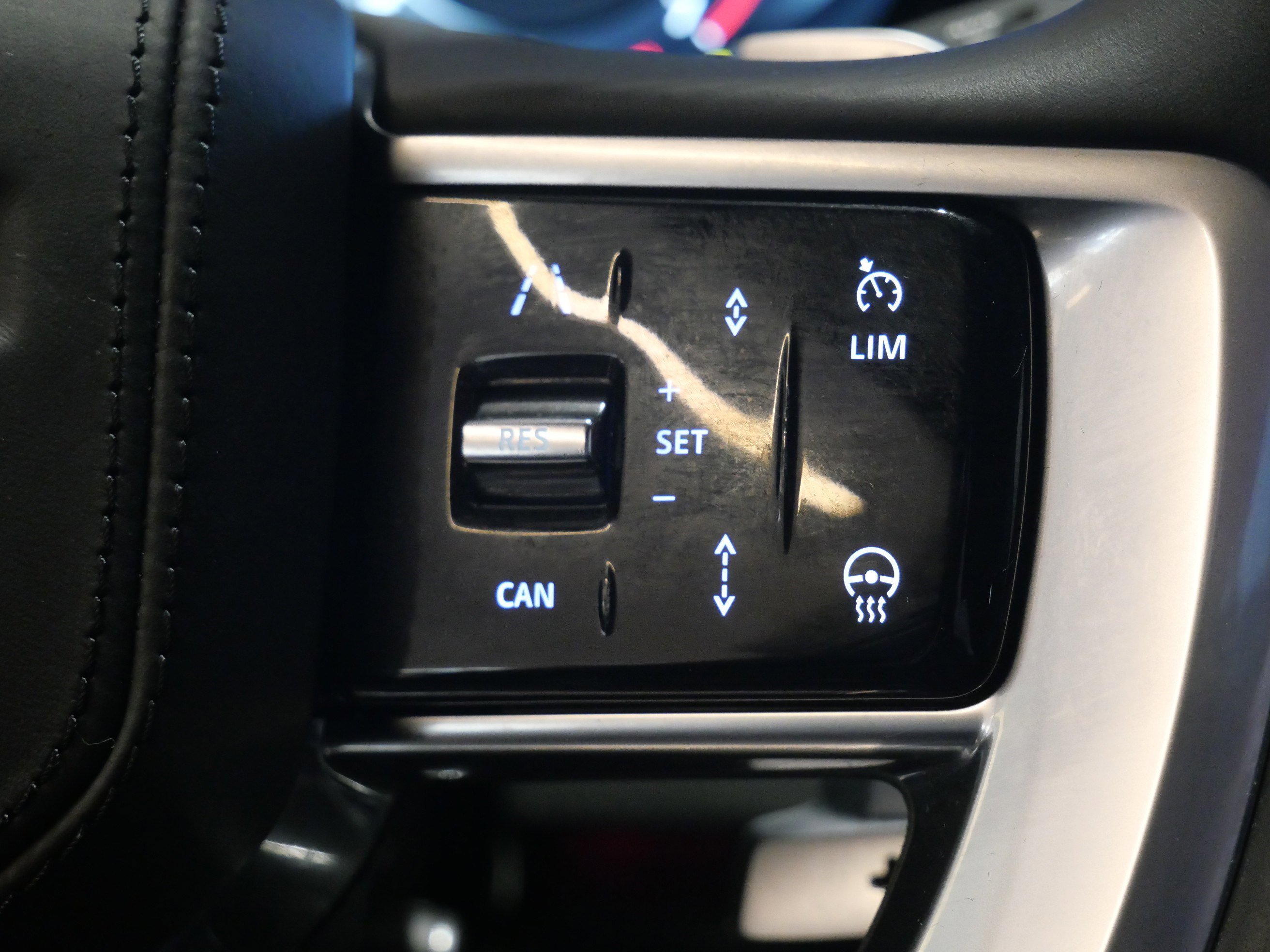Used 2023 Sunrise Copper SV Bespoke Ultra Met Satin Land Rover SV image 30