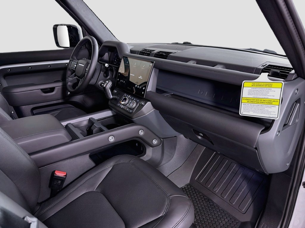 New 2026 Fuji White Land Rover X-Dynamic SE image 32