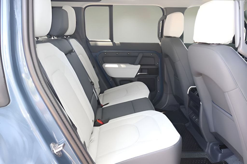 New 2026 Tasman Blue Land Rover S image 17