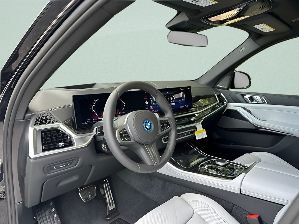 New 2026 Carbon Black Metallic BMW xDrive50e image 9