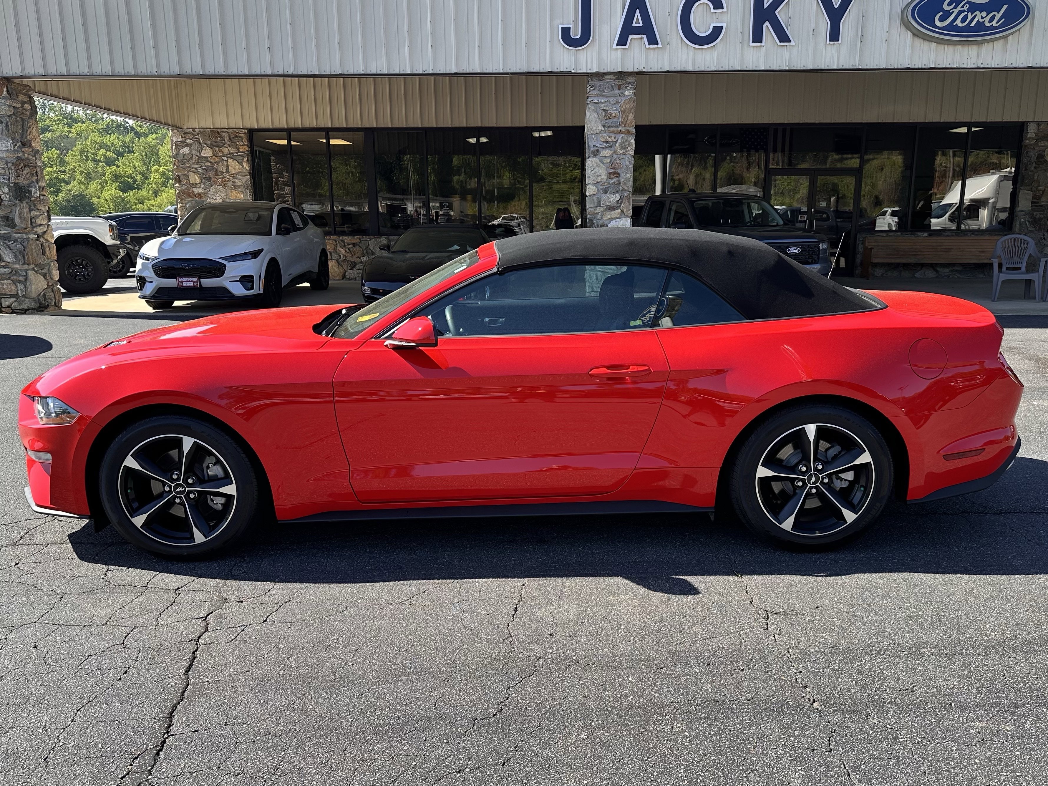 2018 Ford Mustang EcoBoost Convertible's photo