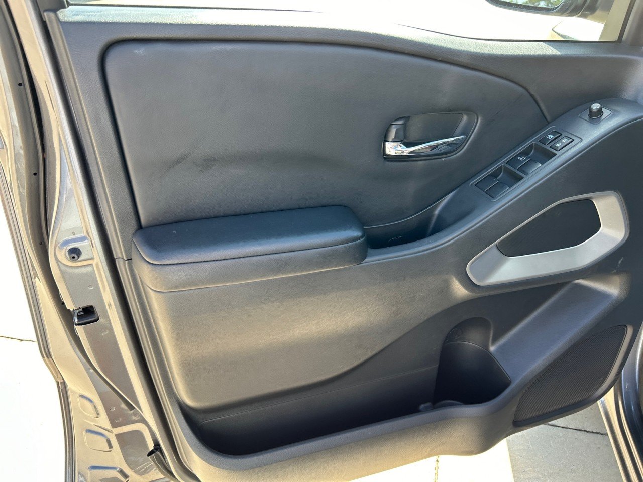 Used 2025 Gray Nissan SV image 10
