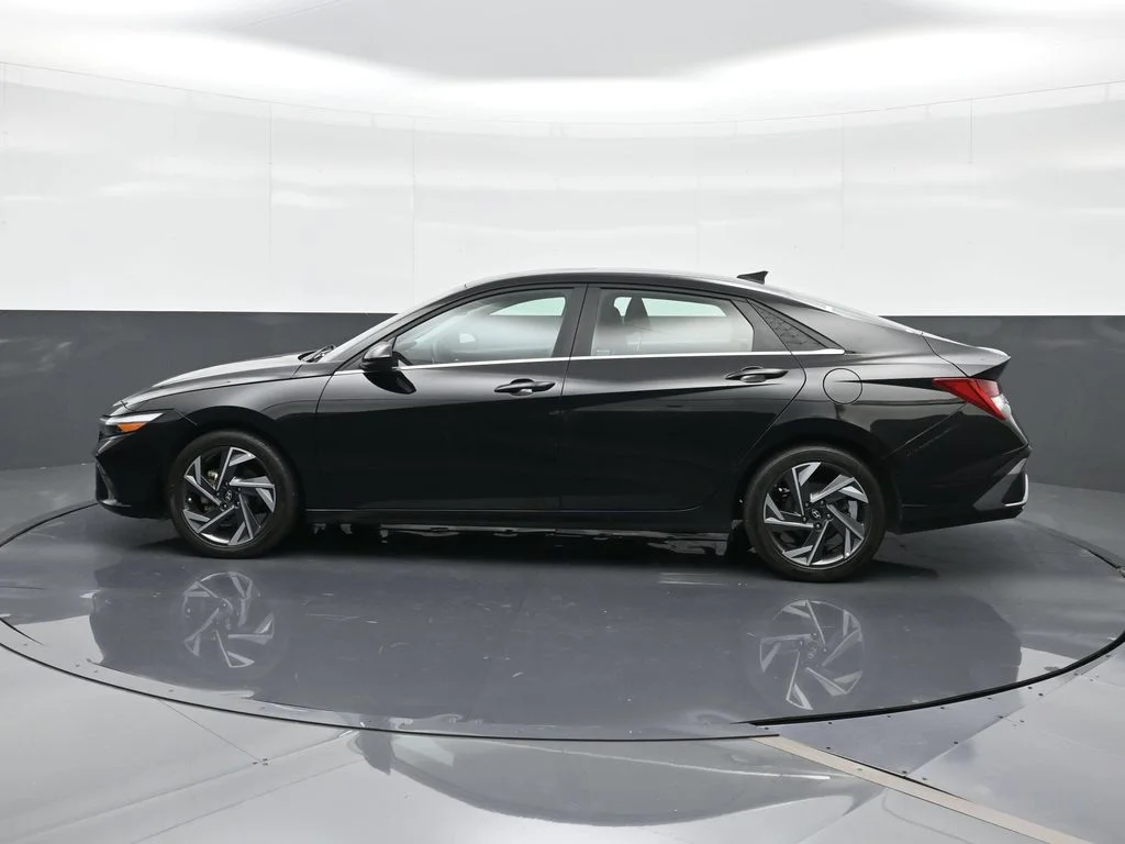 Certified Used 2024 Black Hyundai SEL image 5