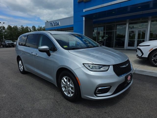 2023 Chrysler Pacifica Touring L's photo