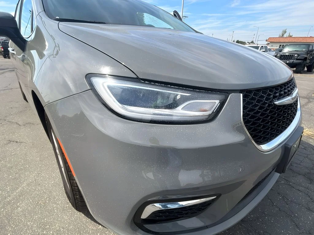 2023 Chrysler Pacifica Touring L - Photo 11