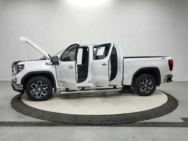 Used 2023 White Frost Tricoat GMC SLT image 12