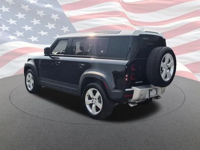 Used 2024  Land Rover SE image 5