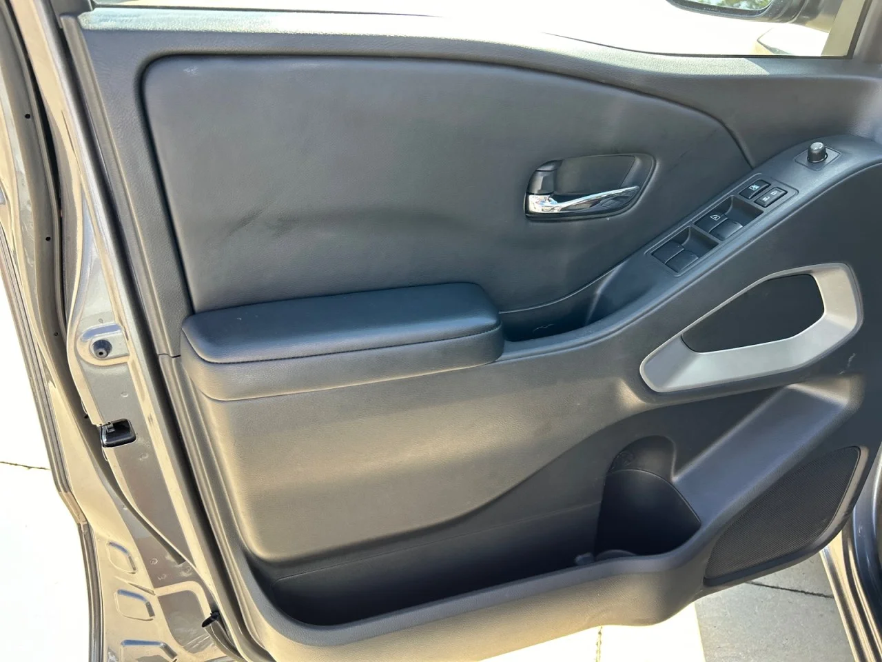 Used 2025 Gray Nissan SV image 10