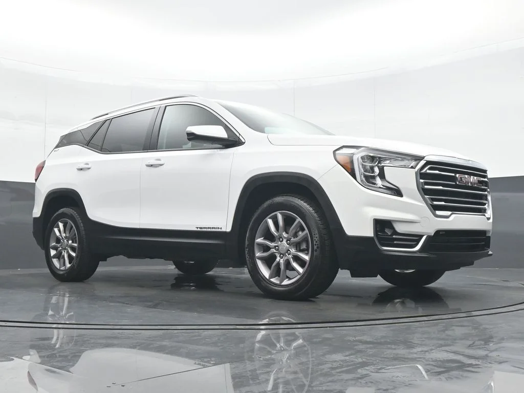 Used 2024 White GMC SLT image 34