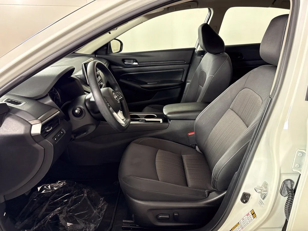 Used 2024 White Nissan 2.5 SV image 25