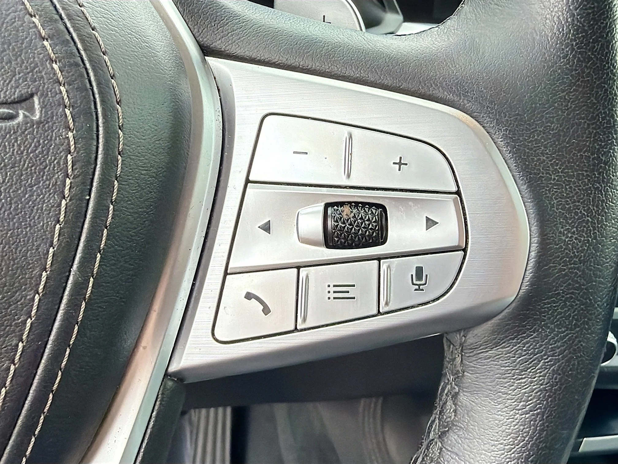 Used 2022 Black Sapphire Metallic BMW xDrive40i image 40