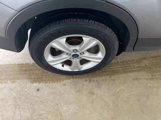 Used 2014 Gray Ford SE image 12