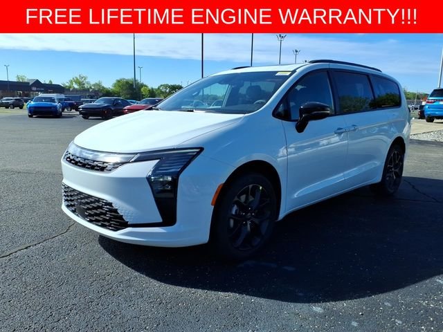 New 2027 Bright White Clear-Coat Exterior Paint Chrysler Limited image 3