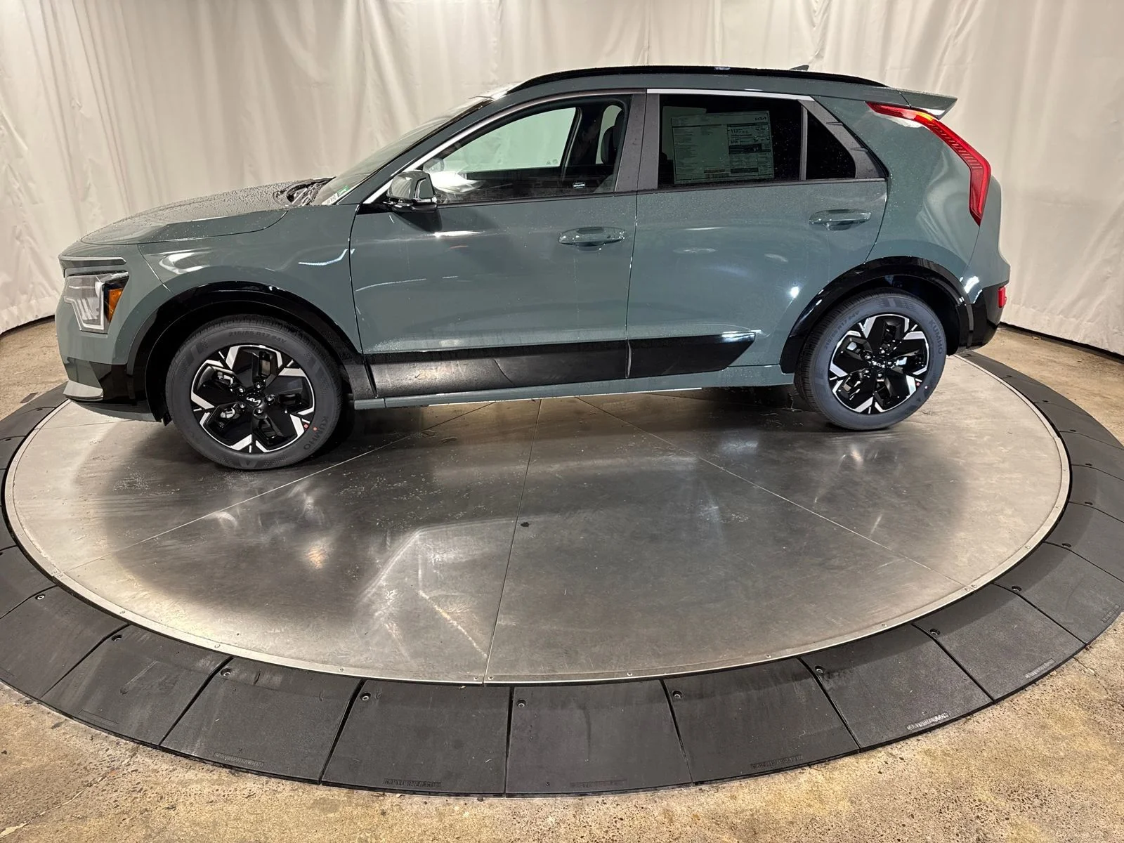 New 2026 Green Kia Wind image 3