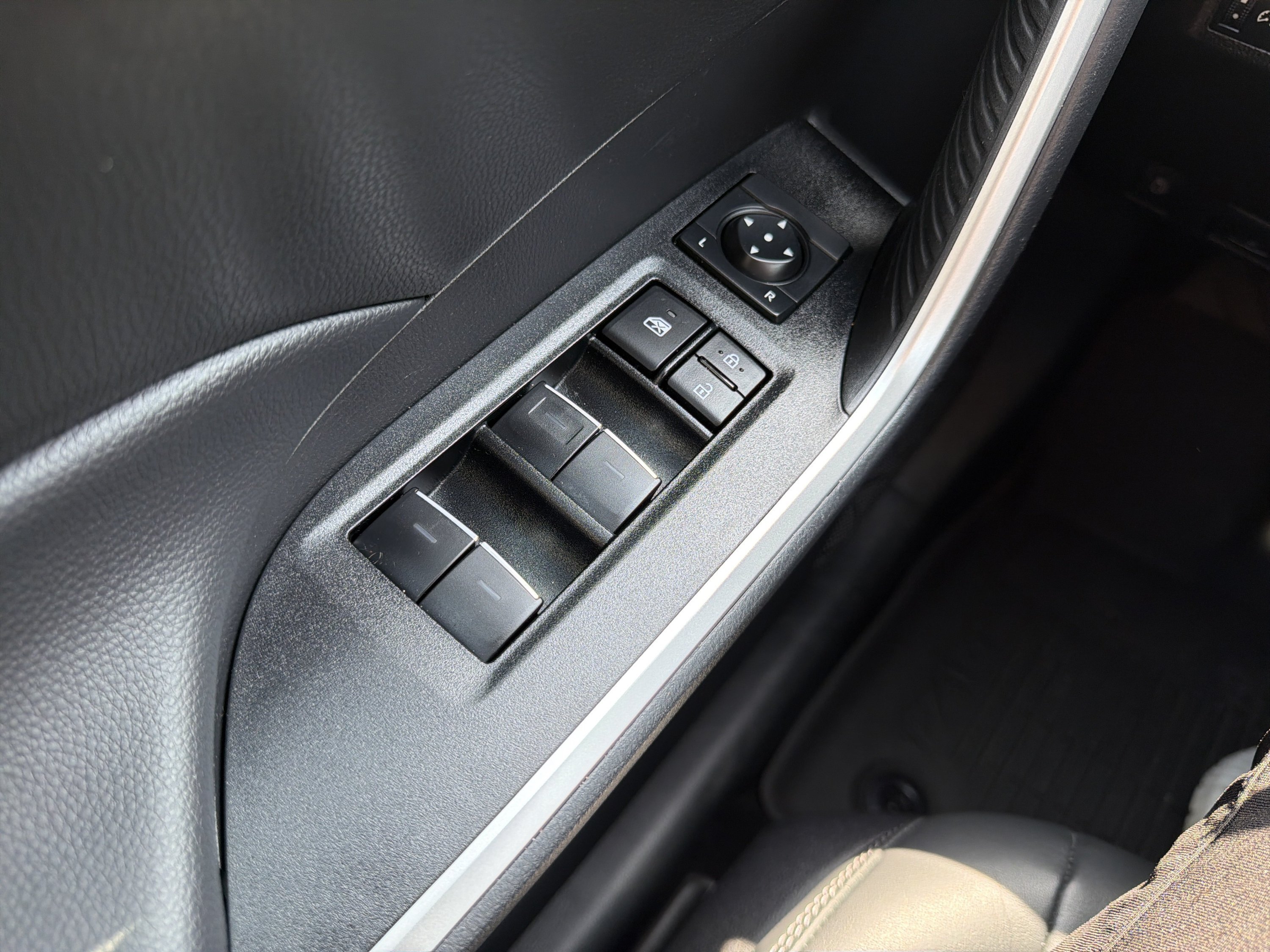 Certified Used 2025 Black Toyota Hybrid XLE Premium image 21