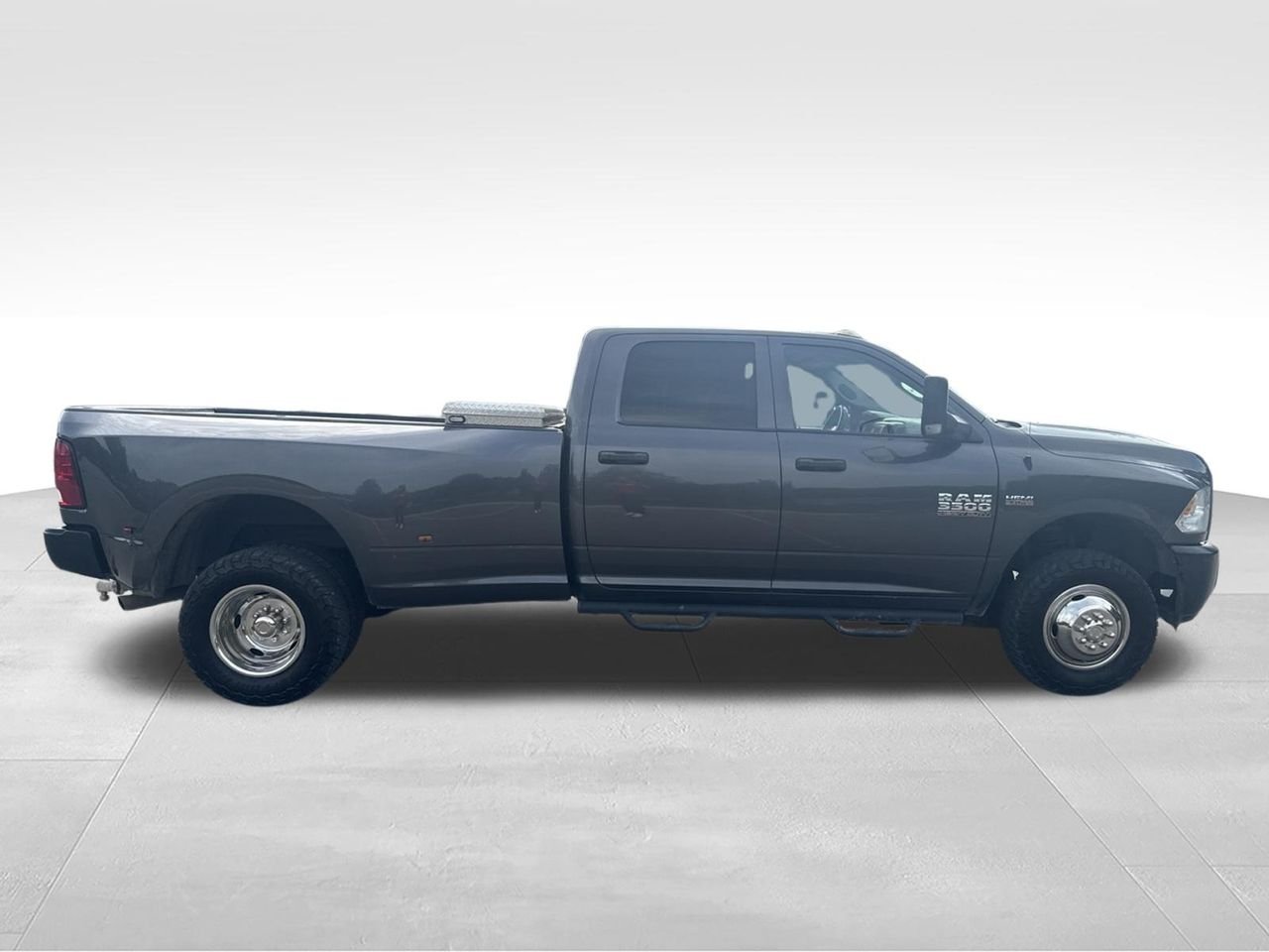Used 2016 Gray Ram Tradesman image 3