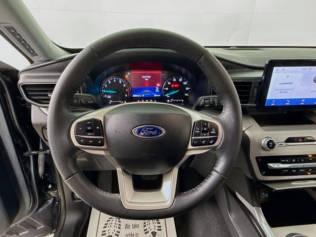 Used 2024 Agate Black Metallic Ford XLT image 16