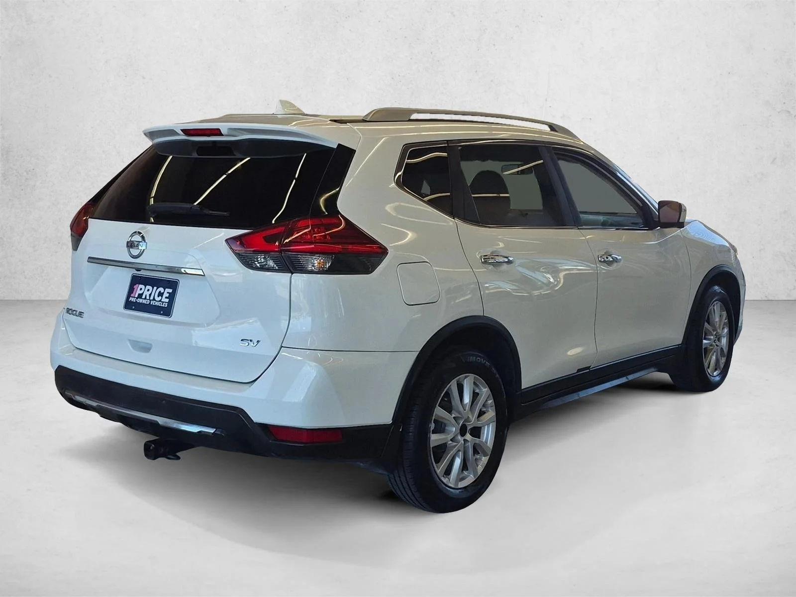 Used 2017 Glacier White Nissan SV image 5