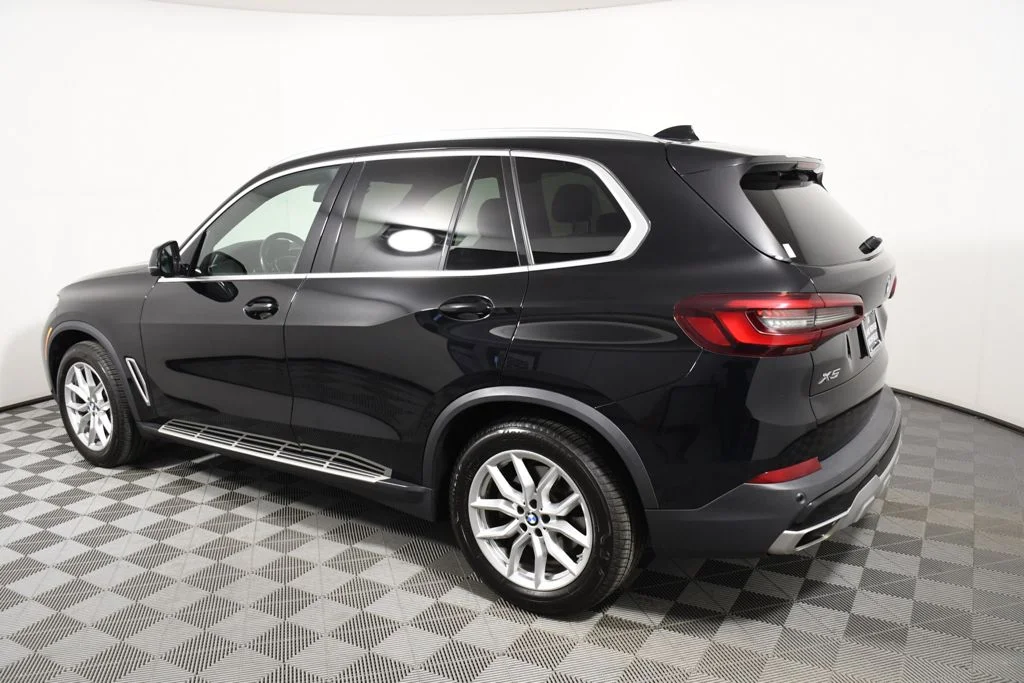 Used 2021 Jet Black BMW xDrive40i image 3