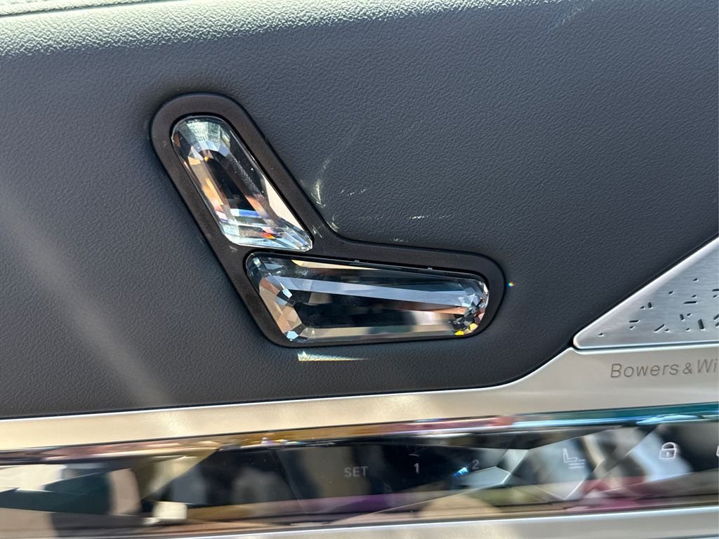 2025 BMW 7 Series 760i - Photo 25