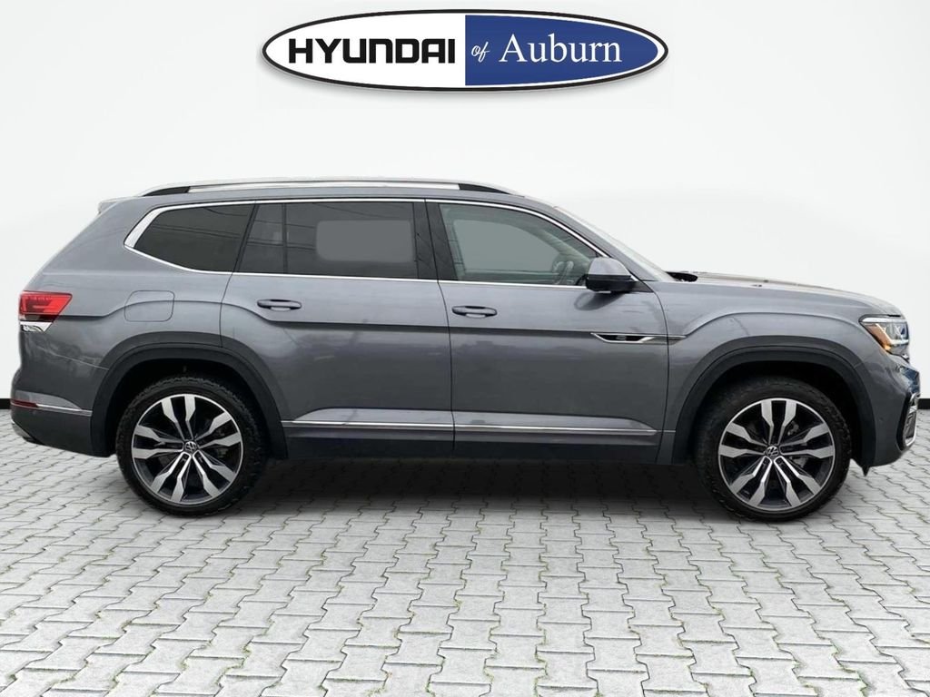 Used 2022 Gray Volkswagen 3.6L V6 SEL Premium R-Line image 4