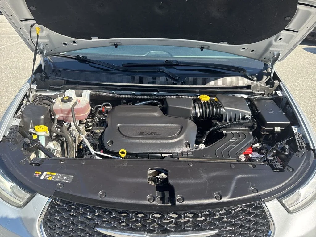 Used 2023 Silver Chrysler Touring L image 35