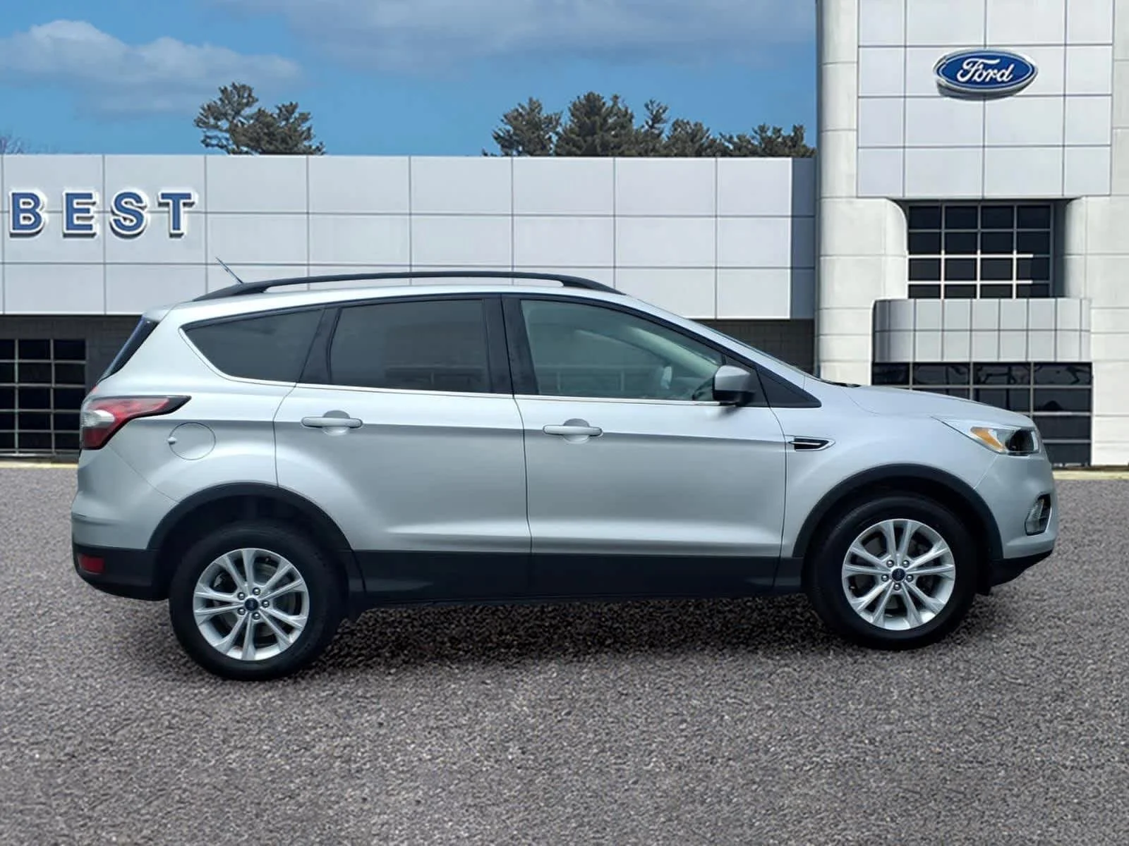 Used 2018 Ford Escape SE with VIN 1FMCU9GD3JUD53045 for sale in Nashua, NH