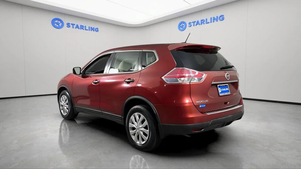 Used 2016 Red Nissan S image 5