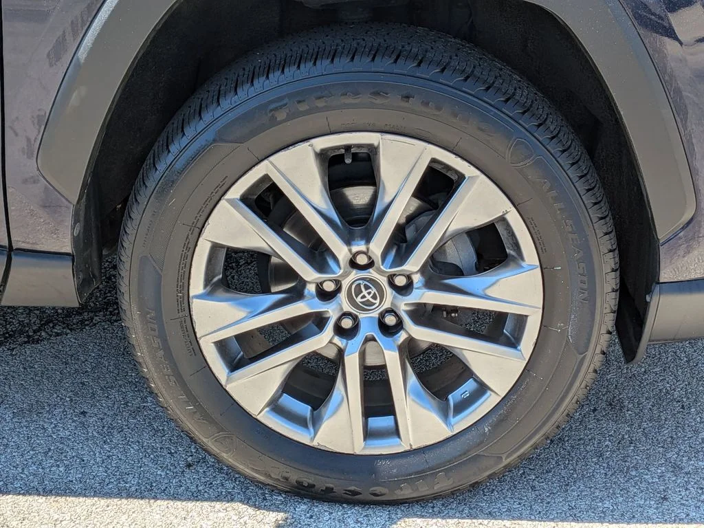 Used 2020 Blue Toyota XLE Premium image 9