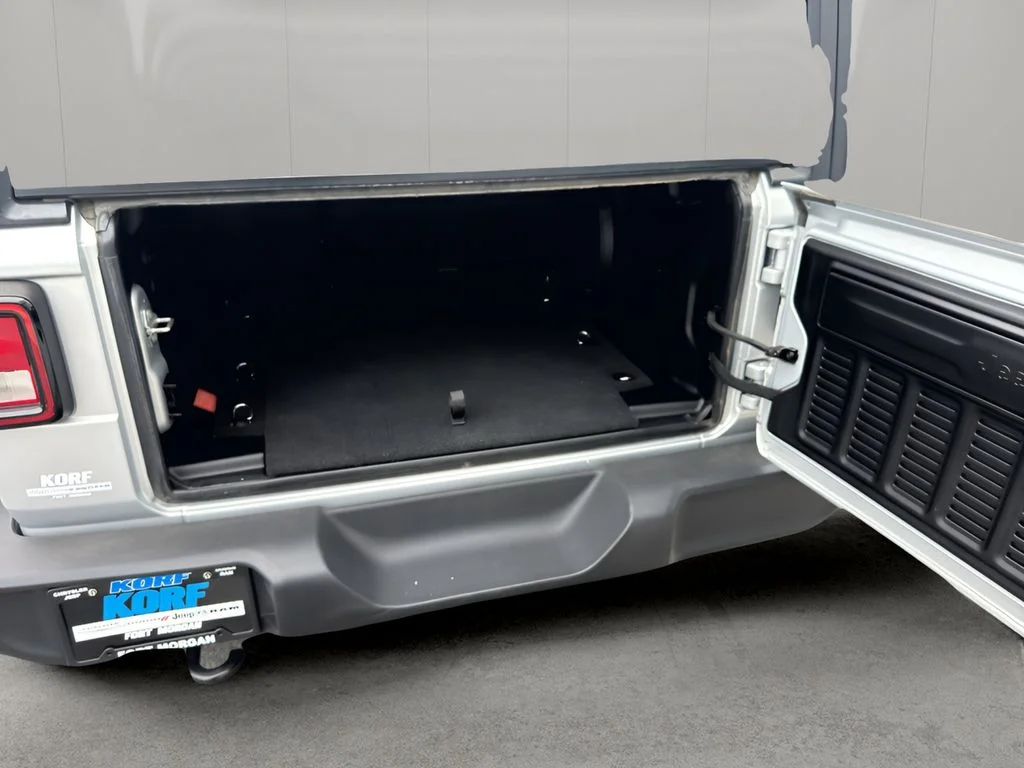 Used 2024 Silver Zynith Clearcoat Jeep Sport S image 14